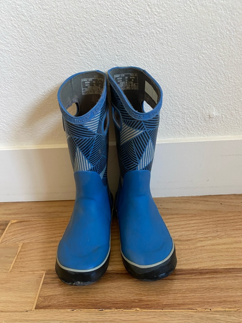 Size 12 kids Bogs waterproof boots